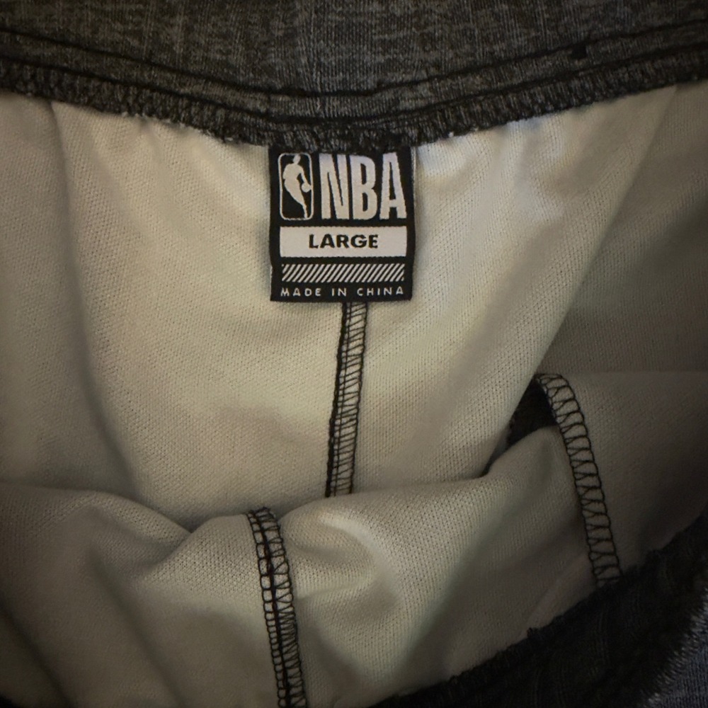 NBA Mens Basketball Athletic Shorts Gray Heather Zipper Pockets Size Large - Picture 5 of 6